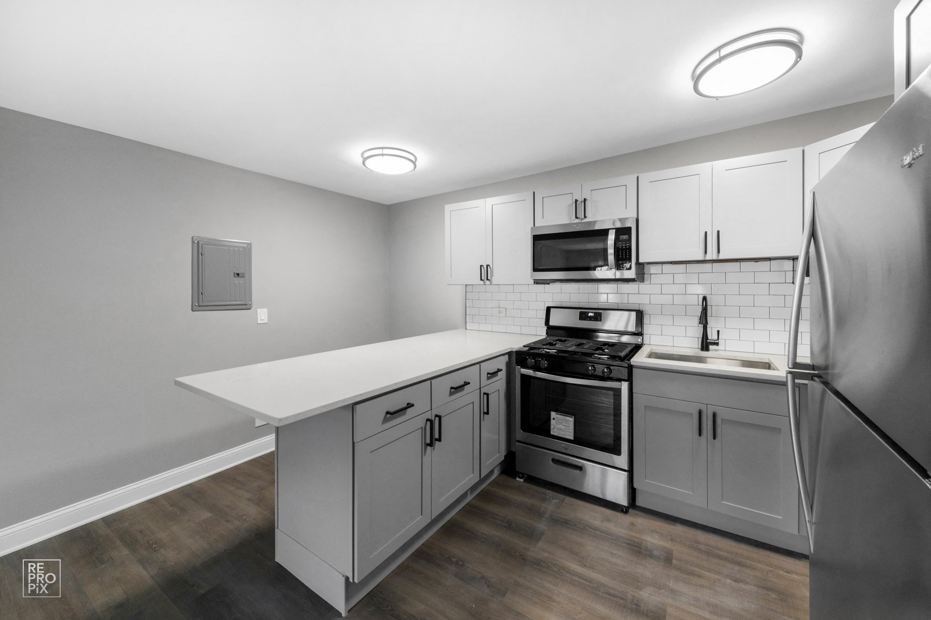 Photos and Video of Dryden Apartments in Arlington Heights, IL